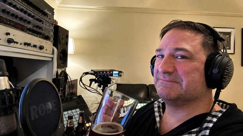 Kaleel Zibe en su estudio en Northumberland